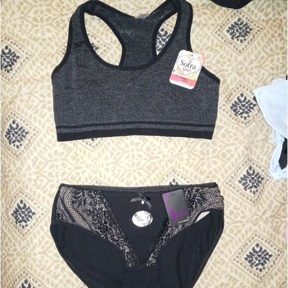 Surprise Panty and bra set - Picture 2 of 4